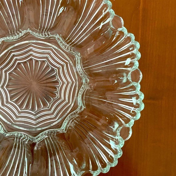 Vintage Anchor Hocking Clear Glass Deviled Egg Dish - LIKE NEW! - Picture 5 of 7